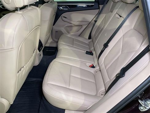 Certified 2025 Porsche Macan image 19