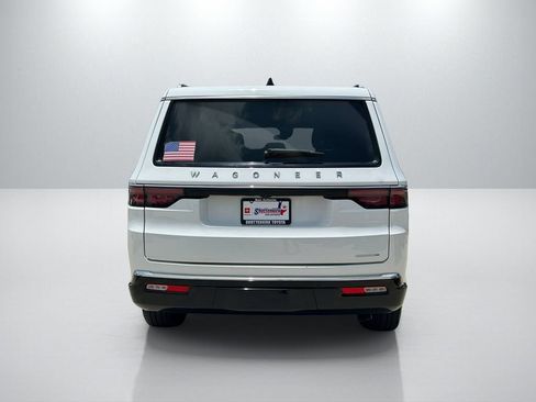 Used 2024 Jeep Wagoneer L Series II w/ Flexible Seating Group AWD/4WD image 6