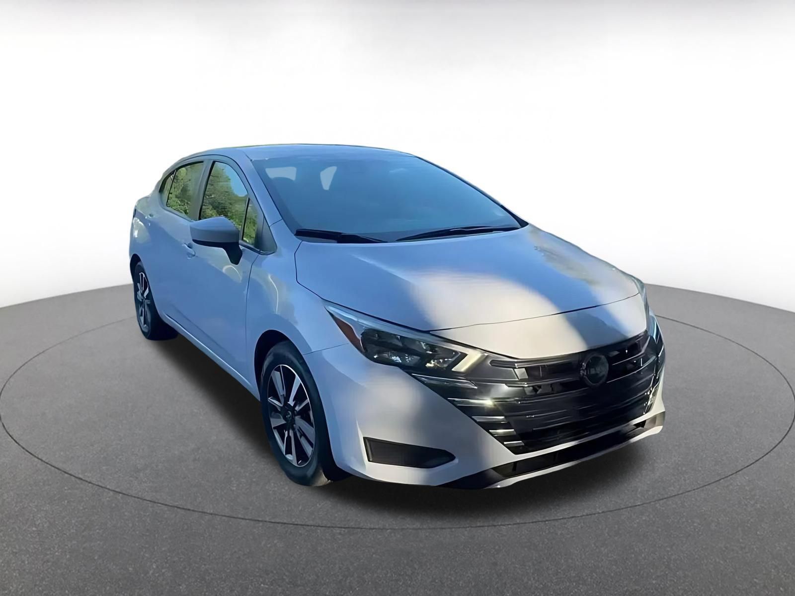 Used 2025 Nissan Versa SV FWD image 3