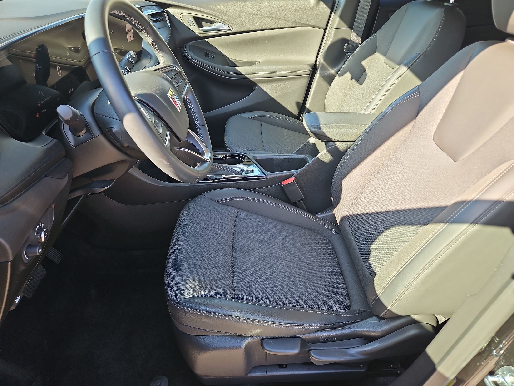 Certified 2024 Buick Encore GX Preferred FWD image 23