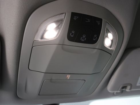 Used 2024 Chrysler Pacifica Touring-L image 50