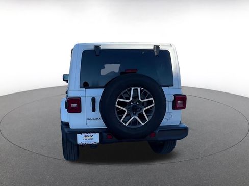 Used 2025 Jeep Wrangler Sahara image 12