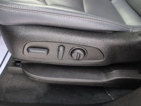 Used 2023 Buick Enclave Essence AWD/4WD image 18
