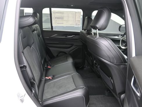 New 2025 Jeep Grand Cherokee Altitude image 26