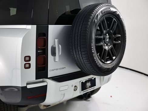 Used 2023 Land Rover Defender 90 S image 10