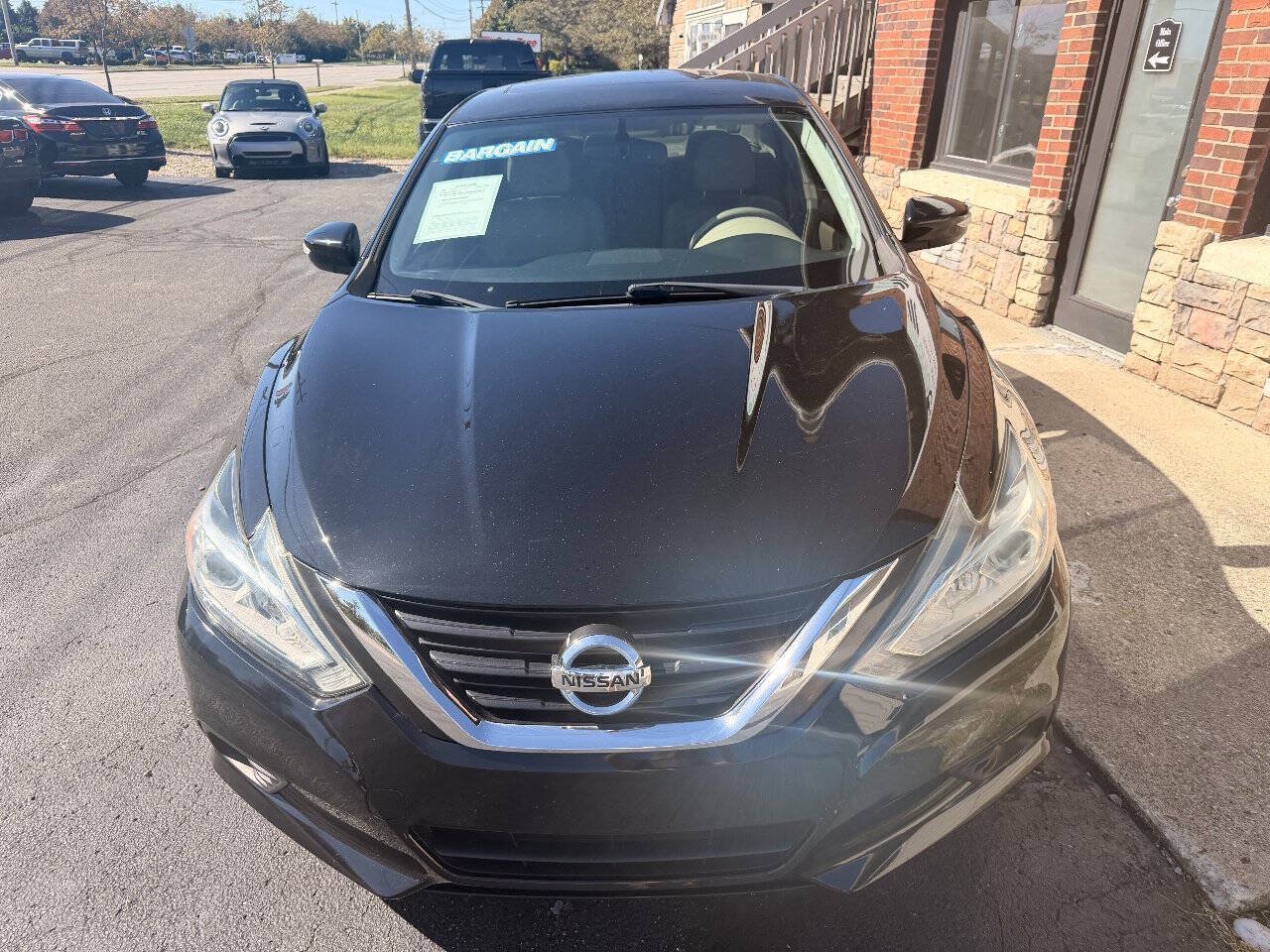 Used 2017 Nissan Altima 2.5 SV w/ Convenience Package FWD image 3