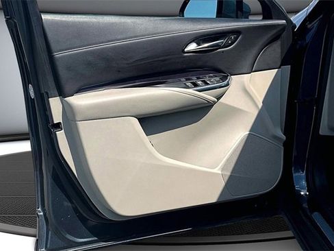 Used 2021 Cadillac XT4 Luxury w/ Cold Weather Package image 20