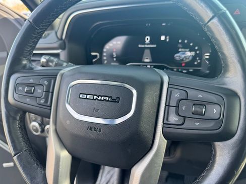 Used 2022 GMC Yukon Denali w/ Denali Premium Package image 24