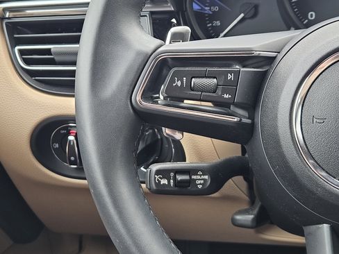 Certified 2025 Porsche Macan image 26