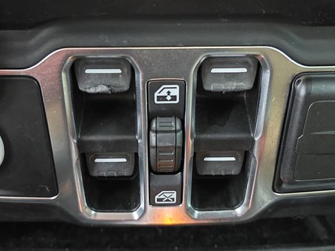 Used 2020 Jeep Gladiator Overland AWD/4WD image 27