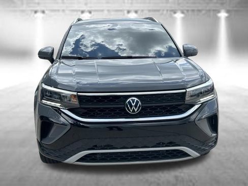 Certified 2024 Volkswagen Taos SE FWD image 8