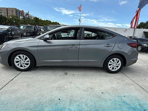 Used 2020 Hyundai Elantra SE FWD image 11