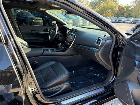 Used 2023 Nissan Maxima SR w/ Sport Mat Group image 30
