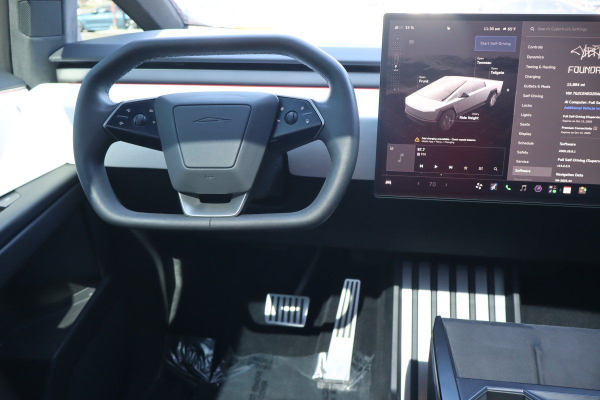 Used 2024 Tesla Cybertruck AWD Crew Cab image 20