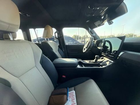 Used 2024 Lexus GX 550 AWD/4WD image 12