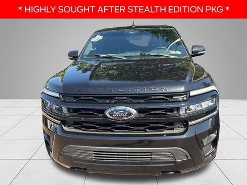 Used 2023 Ford Expedition Limited AWD/4WD image 2
