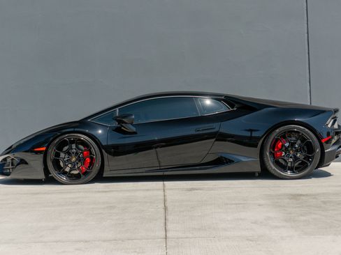 Used 2019 Lamborghini Huracan LP 580-2 image 2