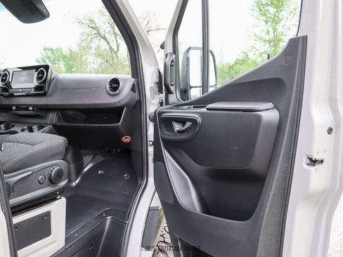 Used 2023 Mercedes-Benz Sprinter 2500 image 44