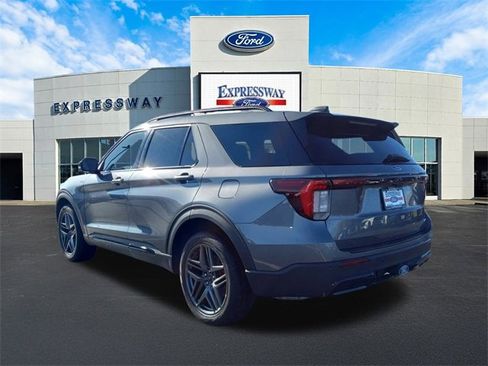 Used 2025 Ford Explorer ST-Line w/ ST-Line Street Pack image 8