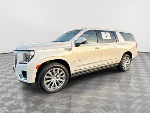 Used 2021 GMC Yukon XL Denali w/ Denali Premium Package image 1