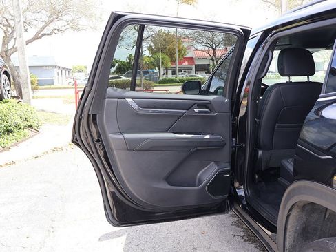 Used 2024 GMC Acadia Elevation image 25