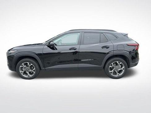 Used 2025 Chevrolet Trax LT FWD image 4