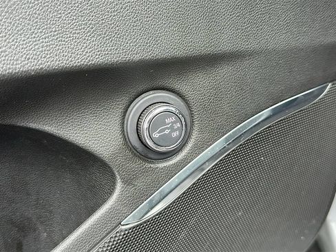Used 2023 Buick Enclave Essence AWD/4WD image 13