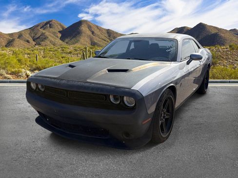 Used 2015 Dodge Challenger R/T Scat Pack RWD image 2