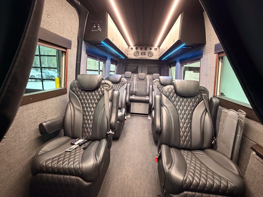 Used 2022 Mercedes-Benz Sprinter 2500 image 30