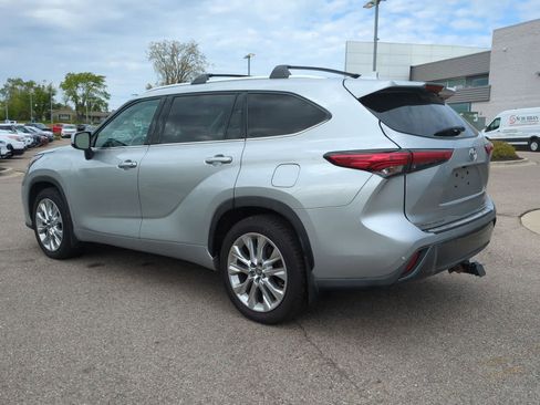Used 2021 Toyota Highlander Limited AWD/4WD image 6