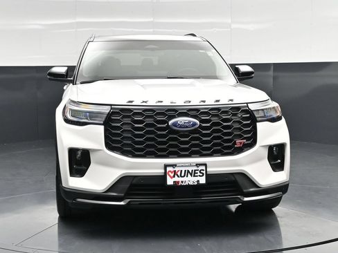 Used 2025 Ford Explorer ST AWD/4WD image 4