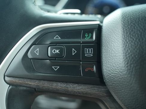 Used 2022 Jeep Grand Cherokee L Limited AWD/4WD image 36