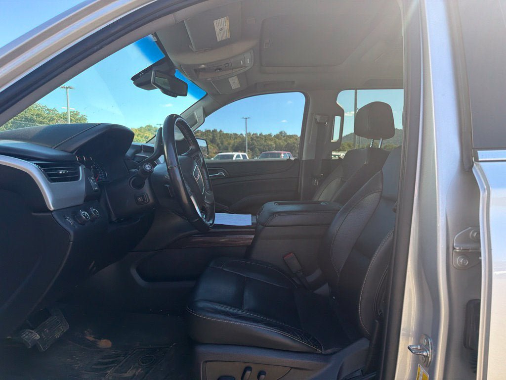 Used 2019 GMC Yukon XL SLT w/ Open Road Package AWD/4WD image 7