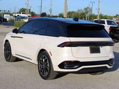 Used 2024 Lincoln Nautilus Reserve AWD/4WD image 8