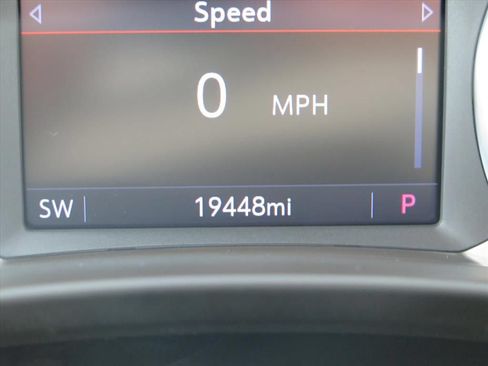 Used 2023 GMC Terrain SLT w/ Tech Package FWD image 15