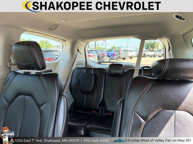 Used 2024 Chrysler Pacifica Touring-L FWD image 5