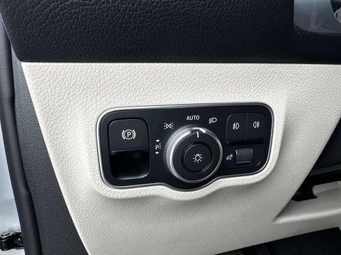 Certified 2022 Mercedes-Benz GLB 250 image 35