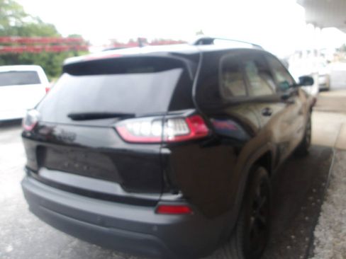 Used 2019 Jeep Cherokee Latitude Plus AWD/4WD image 8