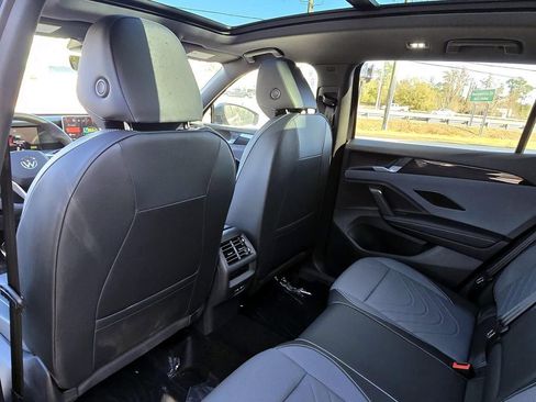 New 2026 Volkswagen Tiguan SE R-Line FWD image 21