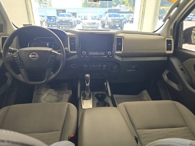 Used 2022 Nissan Frontier SV AWD/4WD image 11