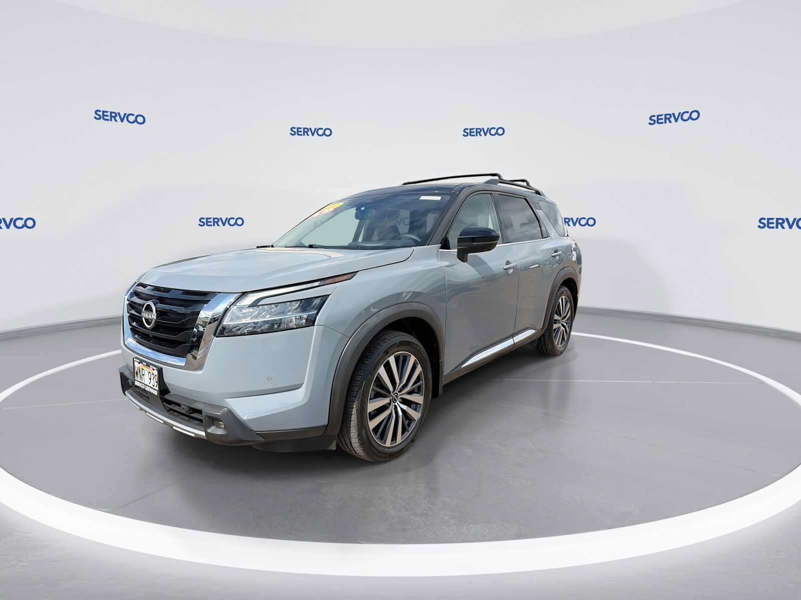 Used 2022 Nissan Pathfinder Platinum w/ Cargo Package FWD image 4