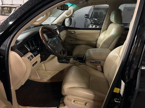 Used 2011 Lexus LX 570 4WD w/ Luxury Pkg image 9