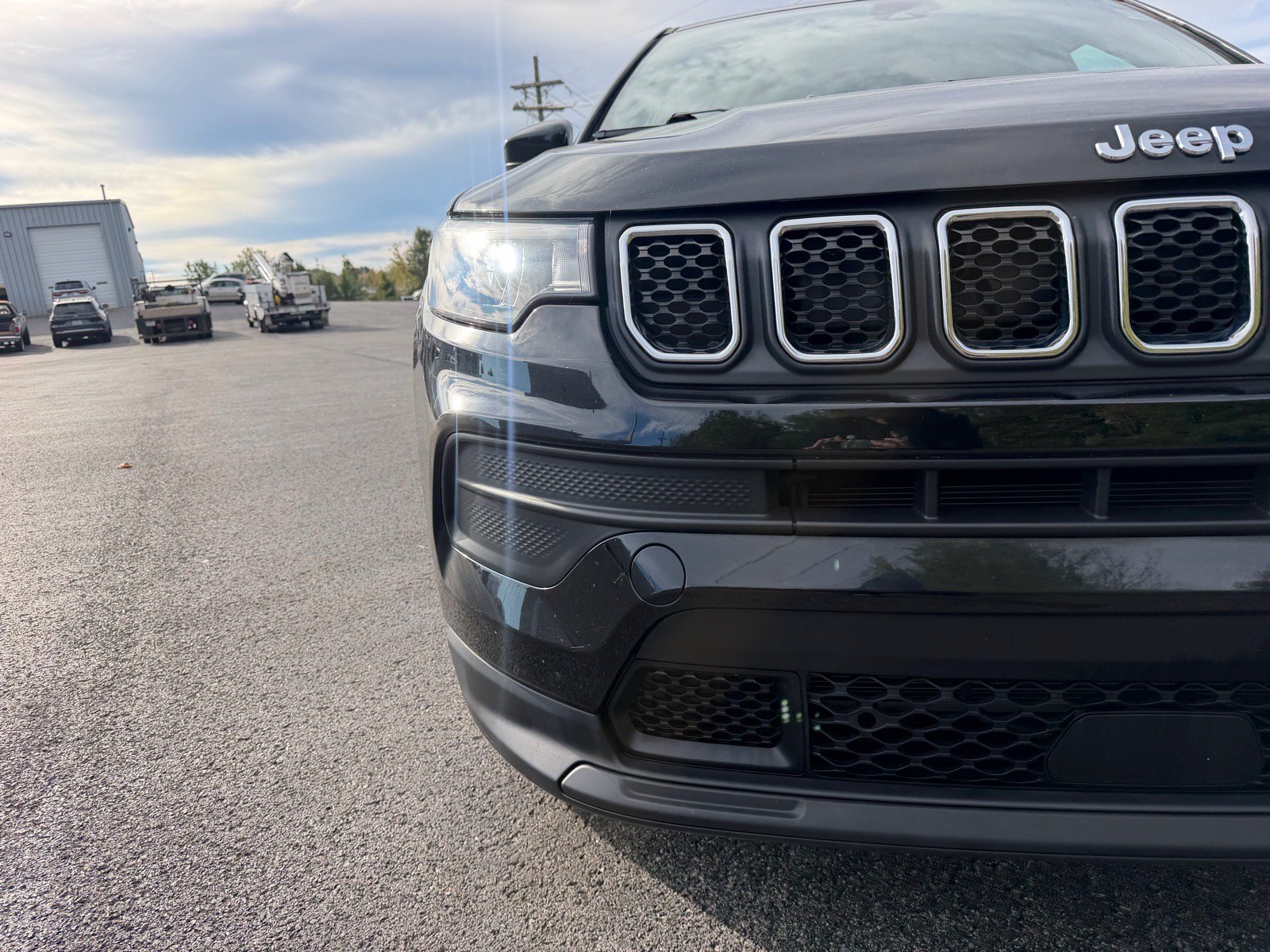 Used 2023 Jeep Compass Sport AWD/4WD image 5