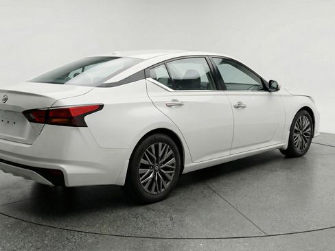 Used 2025 Nissan Altima 2.5 SV FWD image 9