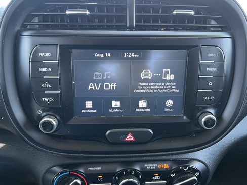 Used 2020 Kia Soul LX FWD image 26