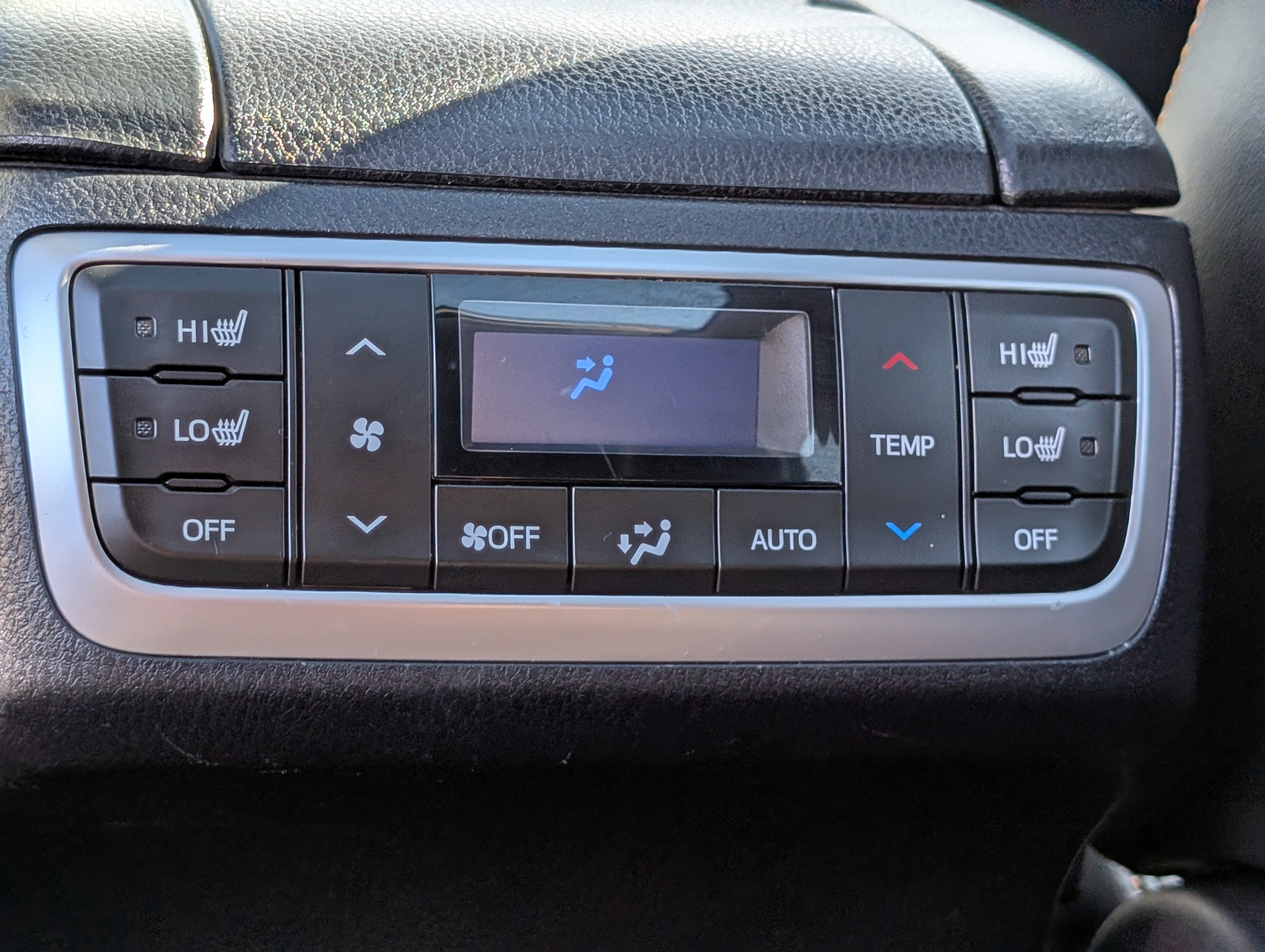 Used 2017 Toyota Highlander Limited Platinum w/ Carpet Mat Package AWD/4WD image 17
