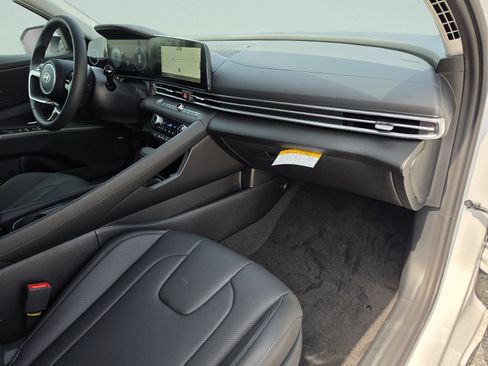 New 2026 Hyundai Elantra Limited FWD image 14