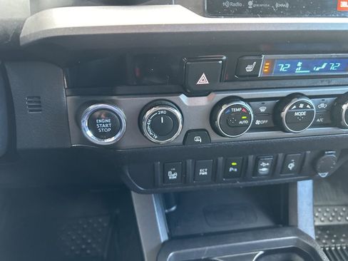 Used 2017 Toyota Tacoma TRD Off-Road image 5