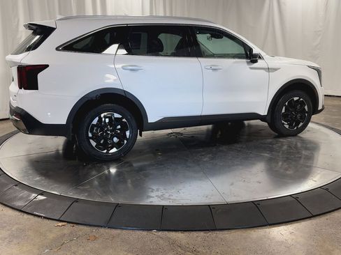 New 2026 Kia Sorento S image 9