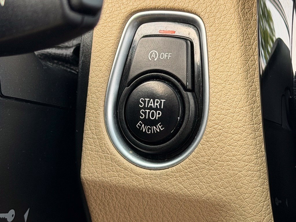 Used 2017 BMW 320i xDrive Sedan AWD/4WD image 29